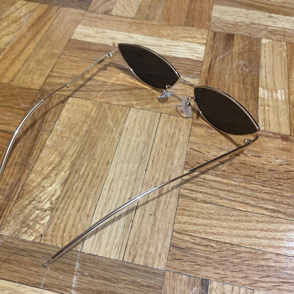 Women’s Sunglasses - Picture 3 of 3